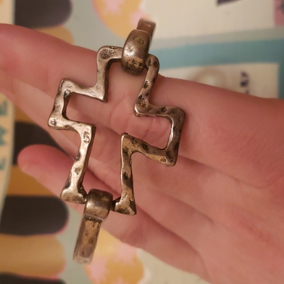 ⚡️ Silver Handmade Hammered Cross Bracelet - Picture 3 of 5